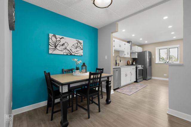 10572 S Palos Place D, Palos Hills, IL 60465