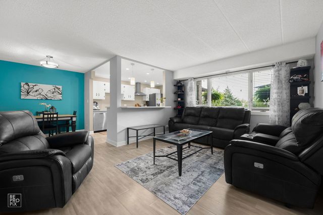 10572 S Palos Place D, Palos Hills, IL 60465