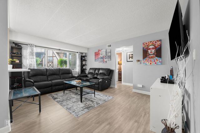 10572 S Palos Place D, Palos Hills, IL 60465