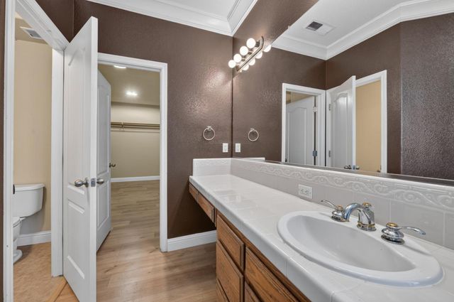 2148 S Purdue Avenue, Fresno, CA 93727