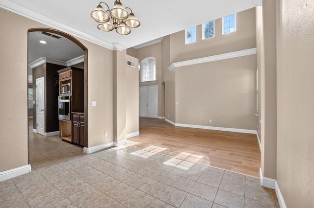 2148 S Purdue Avenue, Fresno, CA 93727