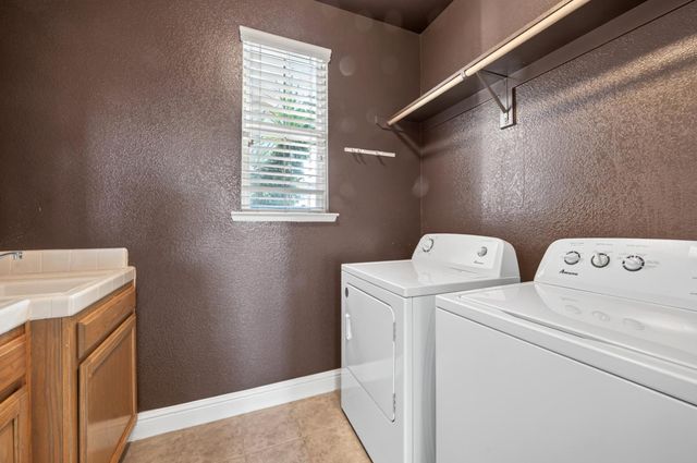2148 S Purdue Avenue, Fresno, CA 93727