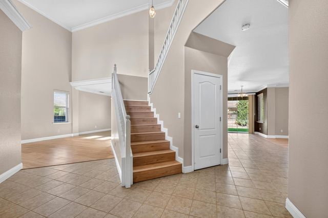 2148 S Purdue Avenue, Fresno, CA 93727