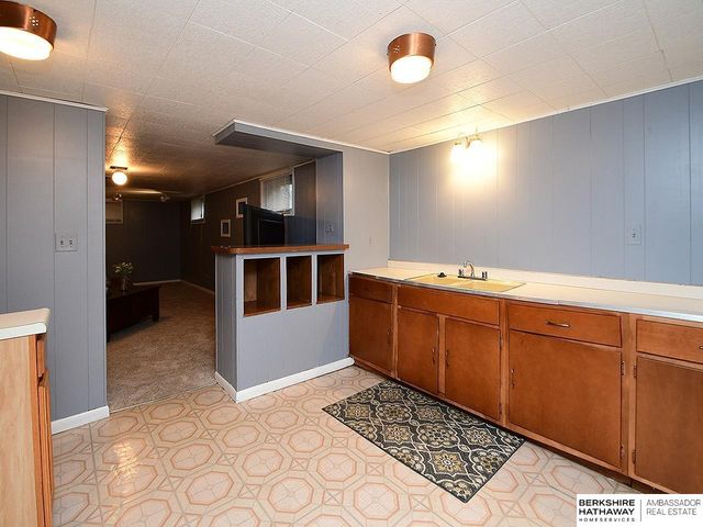 4669 Pine Street, Omaha, NE 68106