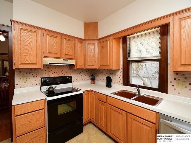 4669 Pine Street, Omaha, NE 68106