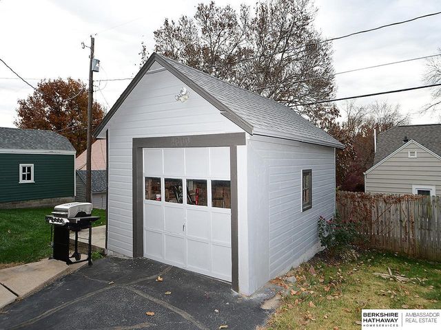 4669 Pine Street, Omaha, NE 68106