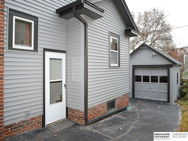 4669 Pine Street, Omaha, NE 68106