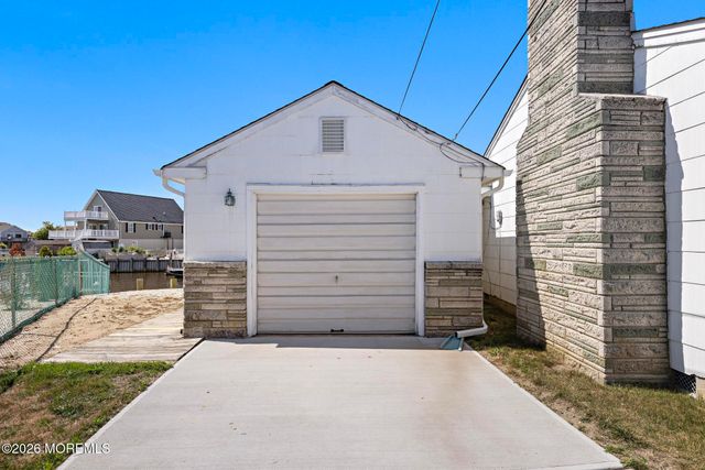 34 Lake Singleton Court, Little Egg Harbor, NJ 08087