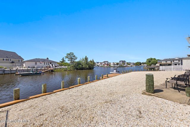 34 Lake Singleton Court, Little Egg Harbor, NJ 08087