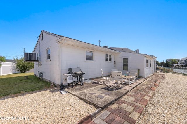 34 Lake Singleton Court, Little Egg Harbor, NJ 08087