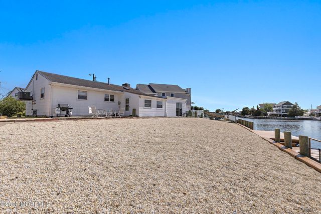 34 Lake Singleton Court, Little Egg Harbor, NJ 08087