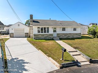 34 Lake Singleton Court, Little Egg Harbor, NJ 08087