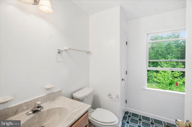 140 COACHMAN RUN RD, Martinsburg, WV 25404