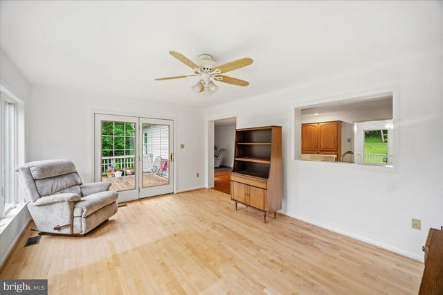 140 COACHMAN RUN RD, Martinsburg, WV 25404