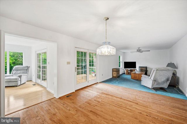 140 COACHMAN RUN RD, Martinsburg, WV 25404