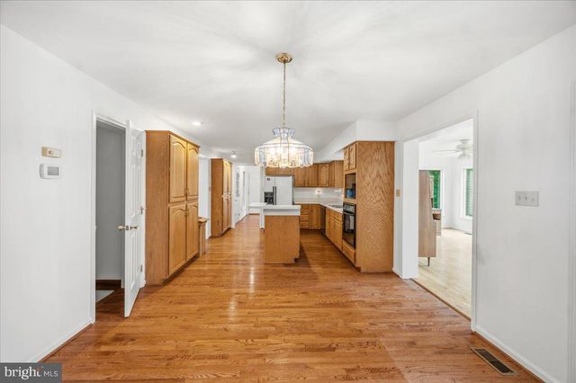 140 COACHMAN RUN RD, Martinsburg, WV 25404