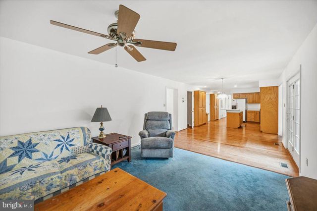 140 COACHMAN RUN RD, Martinsburg, WV 25404