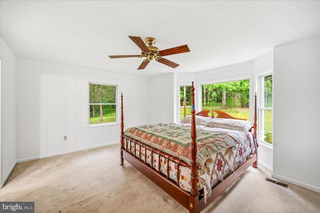 140 COACHMAN RUN RD, Martinsburg, WV 25404