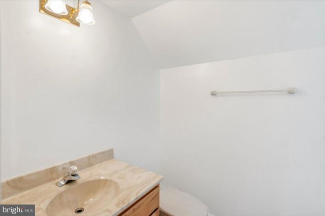 140 COACHMAN RUN RD, Martinsburg, WV 25404