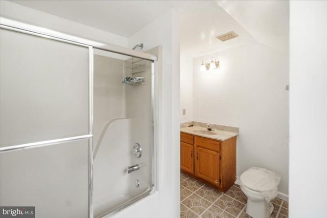 140 COACHMAN RUN RD, Martinsburg, WV 25404