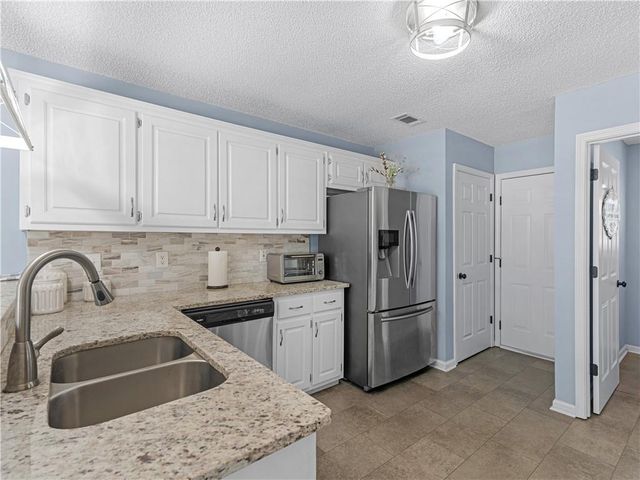 420 Colvin Drive, Locust Grove, GA 30248
