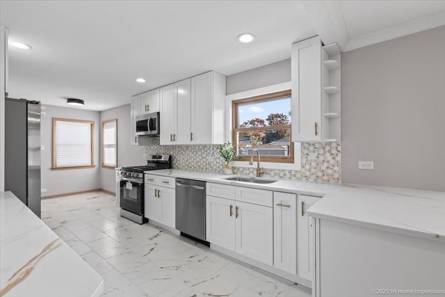 9733 S Springfield Avenue, Evergreen Park, IL 60805