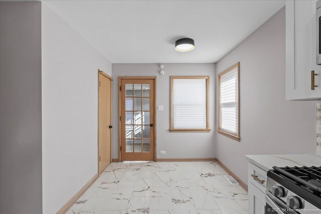 9733 S Springfield Avenue, Evergreen Park, IL 60805