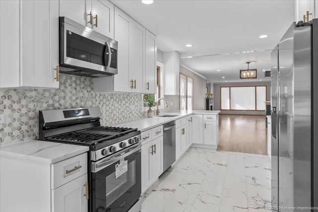 9733 S Springfield Avenue, Evergreen Park, IL 60805