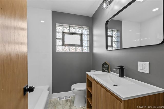 9733 S Springfield Avenue, Evergreen Park, IL 60805