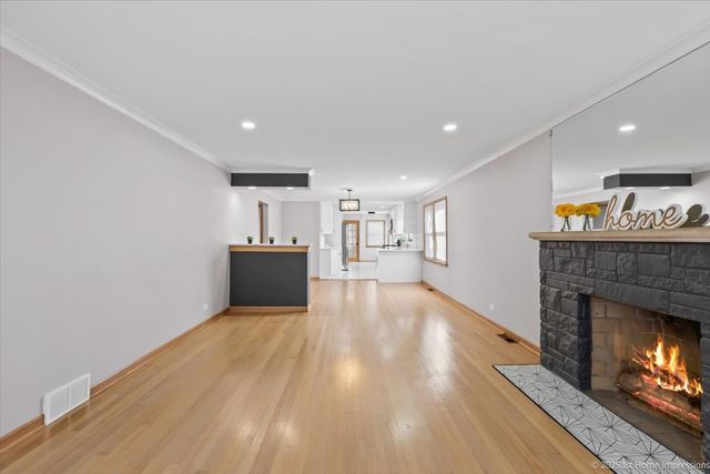 9733 S Springfield Avenue, Evergreen Park, IL 60805