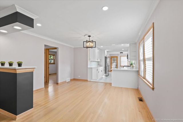 9733 S Springfield Avenue, Evergreen Park, IL 60805