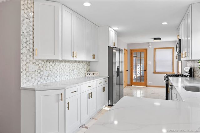 9733 S Springfield Avenue, Evergreen Park, IL 60805