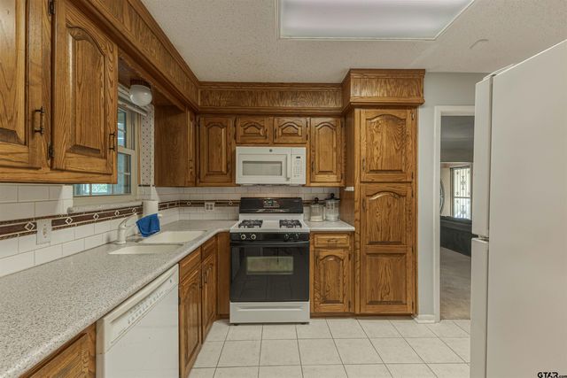 3863 Lamb Drive, Tyler, TX 75709
