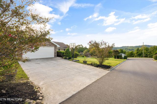 1006 Stones Throw Lane, Sevierville, TN 37876