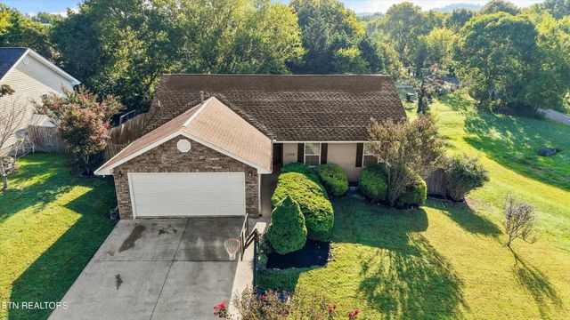 1006 Stones Throw Lane, Sevierville, TN 37876