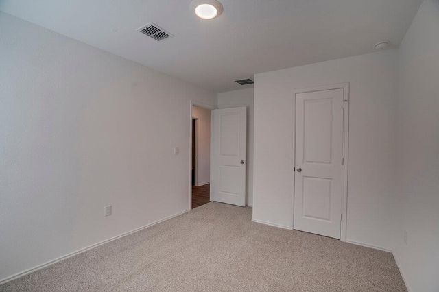 12317 Silversmith LN, Mustang Ridge, TX 78610