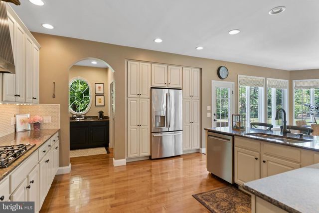 2425 HUME LN, Enola, PA 17025