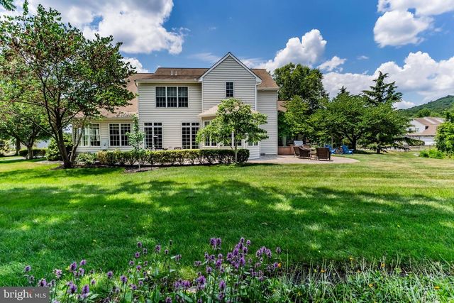 2425 HUME LN, Enola, PA 17025