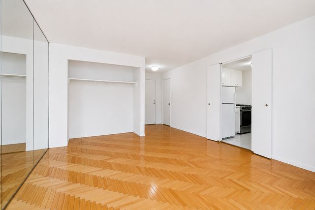 106 Central Park S Apt 17O, New York City, NY 10019