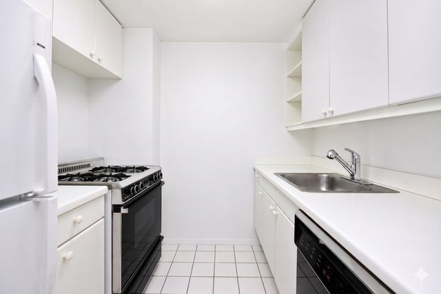 106 Central Park S Apt 17O, New York City, NY 10019