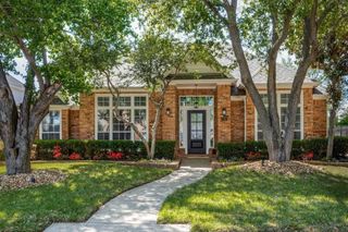 2300 Hunter Place Lane, Arlington, TX 76006