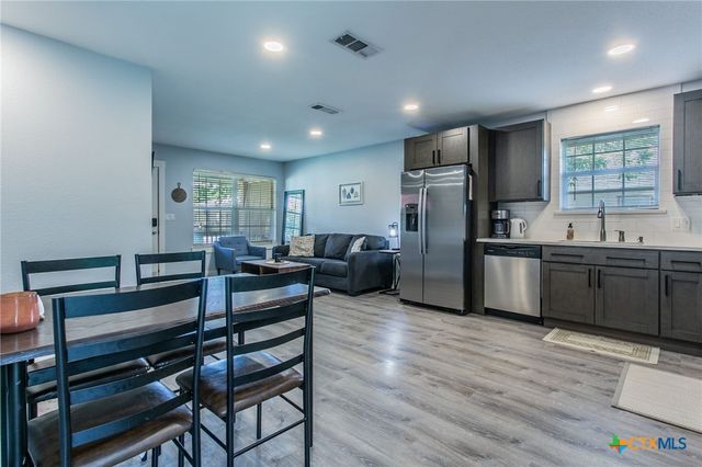 615 E 9th Avenue, Belton, TX 76513