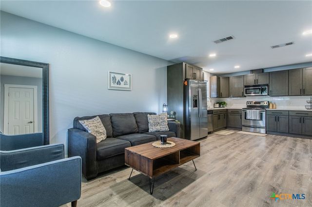 615 E 9th Avenue, Belton, TX 76513