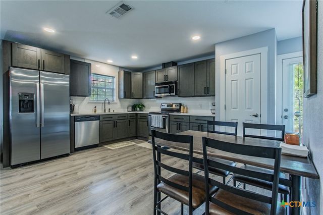 615 E 9th Avenue, Belton, TX 76513