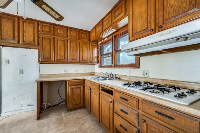 932 Moss Street, Gainesville, TX 76240