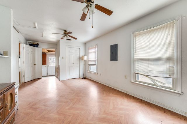 932 Moss Street, Gainesville, TX 76240