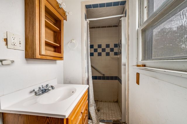 932 Moss Street, Gainesville, TX 76240