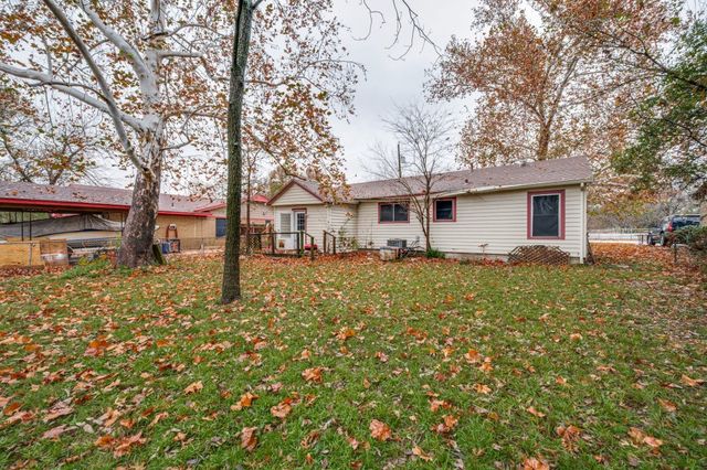 932 Moss Street, Gainesville, TX 76240