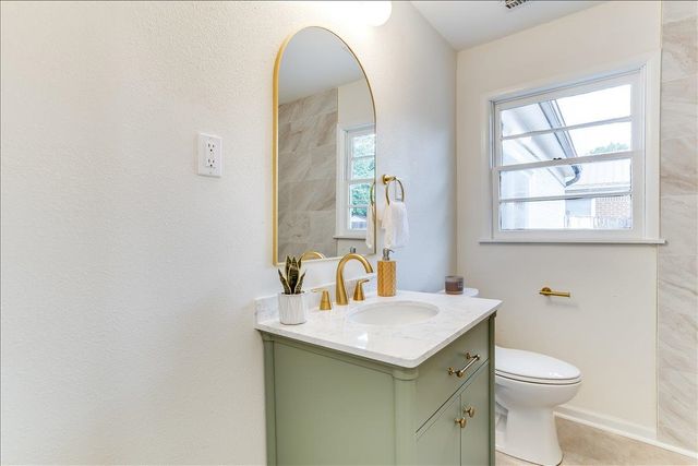 1238 N Derby Ave, Derby, KS 67037