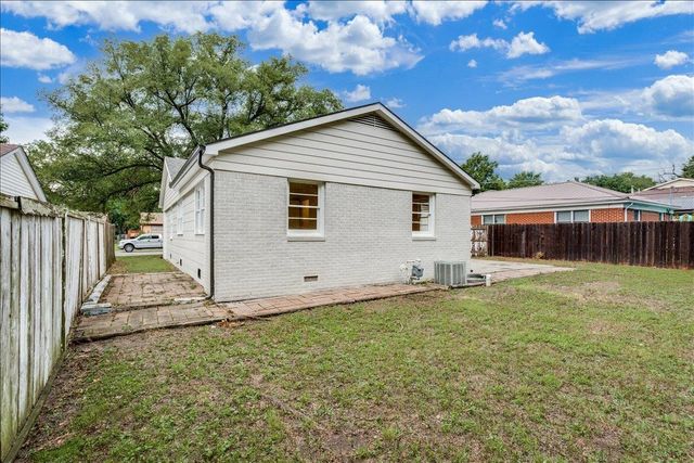 1238 N Derby Ave, Derby, KS 67037